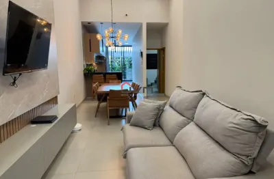 Casa no bairro novo mundo, com 03 quartos planejados e cozinha gourmet completa.