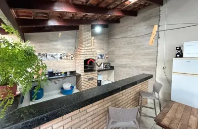 Casa no bairro jardim patricia, com 03 quartos e varanda gourmet completa.