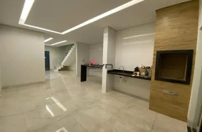 Excelente sobrado no bairro grand ville, com 03 quartos e churrasqueira.