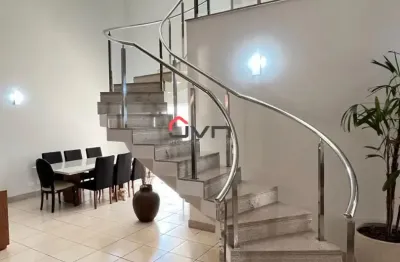 Excelente sobrado localizado no bairro jardim karaiba, com 04 suítes planejadas.