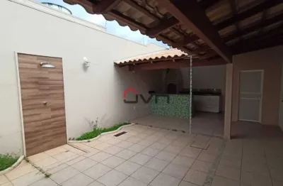 Casa no bairro nossa sra. aparecida, com 03 quartos e varanda gourmet.