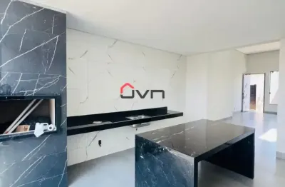 Casa no bairro shopping park, com 03 quartos, varanda gourmet e quintal amplo.