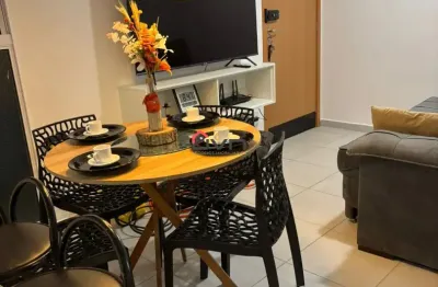 Lindo apartamento para locação!  Contando com 2 quartos com armários, banheiro social, lavanderia, cozinha com armários e uma vaga de garagem.   Agende sua visita!