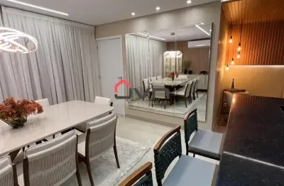 Apartamento disponível para locação, com 131m2 no Sétimo andar, contendo:  3 quartos, uma suíte master com closet, outra suite, e um terceiro semi suíte feito de sala de TV  Varanda goumert grande com