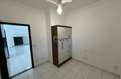 Apto bem localizado no bairro Saraiva. São 03 quartos sendo 1 suíte com sacada, sala ampla em 02 ambientes com sacada, cozinha com armários, área de serviço independente e 2 vagas de garagem.