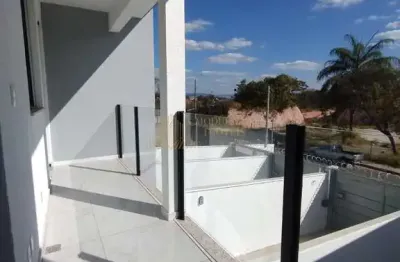 Casa geminada com 104m² de área construída, próximo ao salão do encontro