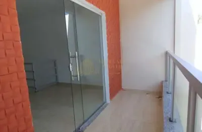 Casa geminada, com 02 quartos, próximo ao deposito alencar e filhos.