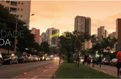 Cobertura de 2 quartos, suíte e duas vagas, prédio com elevador, próximo a pista de caminhada.