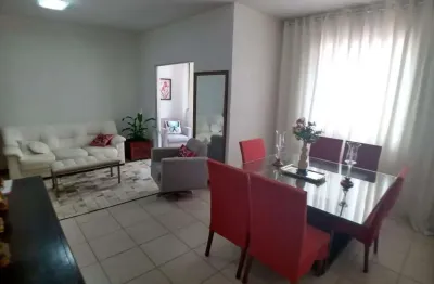 Excelente área privativa com quase 200m² construídos, prédio individual com elevador próxima de todo tipo de comércio oportunidade!!