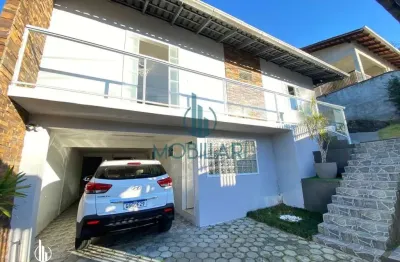 Casa com piscina aquecida, jardim, área gourmet  – 3 quartos (1 suíte) e 2 vagas
