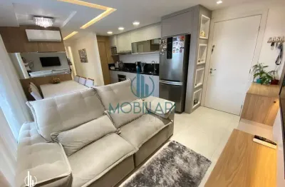 Casa espaçosa com 4 dormitórios, 2 salas, 2 vagas de garagem.