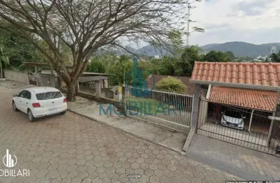 Casa com 3 quartos, em rua sem saída, próximo ao terminal da água verde