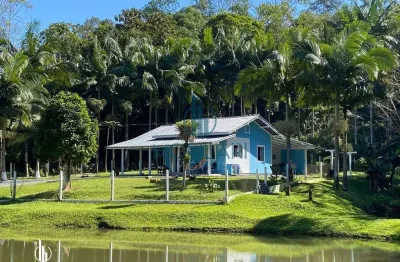 Encantador sítio com 6.000 m², lagoa privativa e ampla área verde!