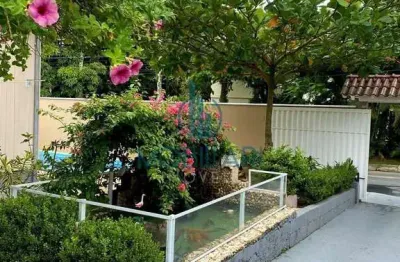 Casa com 2 dormitórios, jardim encantador e espaço para festas, it. norte