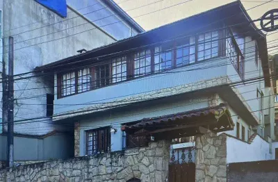 Casa com 2 quartos para alugar no Castrioto, Petrópolis 