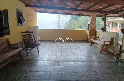 Casa com 3 quartos para alugar no Itamarati, Petrópolis 