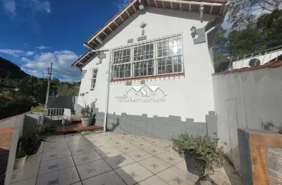 Casa com 3 quartos para alugar no Bingen, Petrópolis 