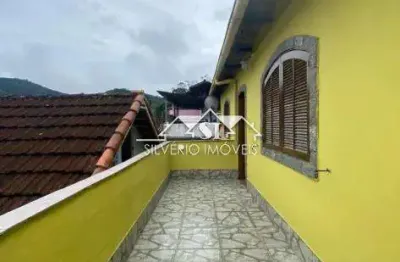 Casa com 3 quartos para alugar no Castrioto, Petrópolis 