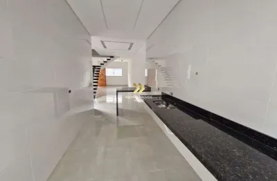 Sobrado duplex com 3 quartos e piscina a 200m da praia