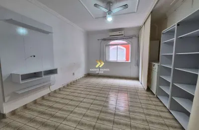 Kitnet ampla 39 m2 com garagem a 50 metros da praia vila tupi praia grande