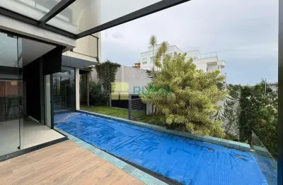 Casa de alto padrão à venda ou locação, com 5 amplas suítes em um terreno com 900 m2, Condomínio Re