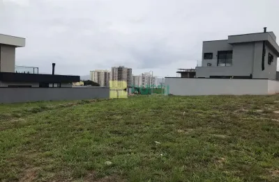Terreno com leve aclive à venda no condomínio Terras Alpha- Urbanova, São José dos Campos, SP