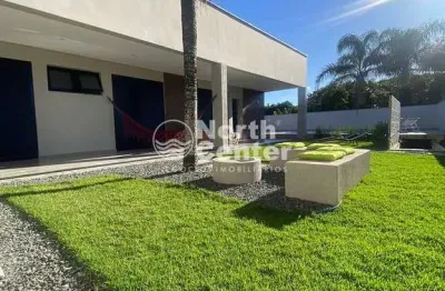 Ampla casa de alto padrão com piscina, bairro salinas, balneário barra do sul, sc