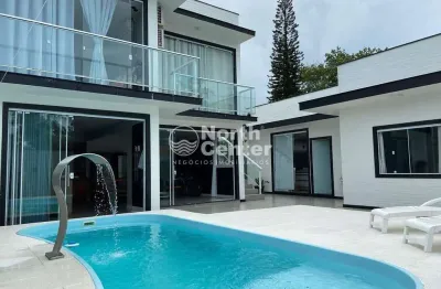 Casa com piscina em local tranquilo, 300m da lagoa, bairro costeira, balneário barra do sul, sc