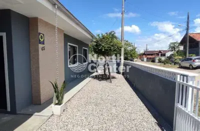Casa com laje em ótima localização à venda, bairro centro, balneário barra do sul, sc