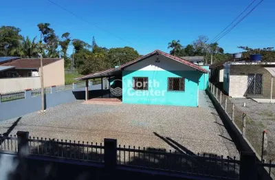Casa à venda, com amplo e plano terreno, com uma ótima localização