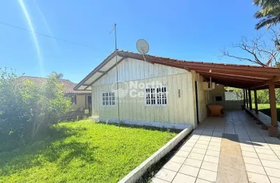 Casa com 3 quartos para alugar na Rua Max Frederico Streit, 250, Pinheiros, Balneário Barra do Sul