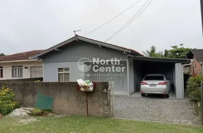 Casa com 3 quartos para alugar na Rua Massaranduba, 170, Salinas, Balneário Barra do Sul