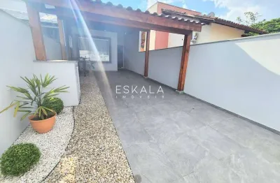 Casa geminada localizada no bairro nereu ramos - jaraguá do sul