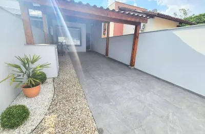 Casa geminada localizada no bairro nereu ramos - jaraguá do sul