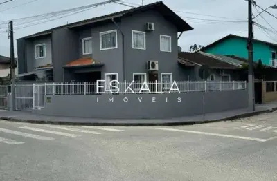 Casa geminada de esquina e com piscina no bairro morro do meio - joinville
