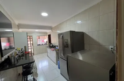 Casa com 2 quartos à venda no Centro, Governador Valadares 