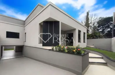 Venda, casa de alto padrão na zona 02, com 3 suítes e muito conforto