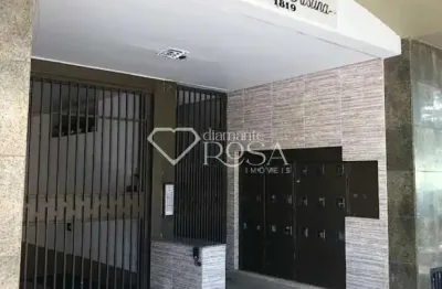 Venda apartamento no centro de maringá, oferecendo praticidade e conforto