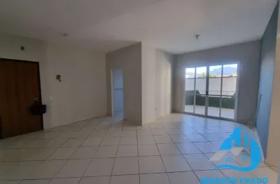 Apartamento espaçoso com piscina e churrasqueira no centro de ubatuba-sp