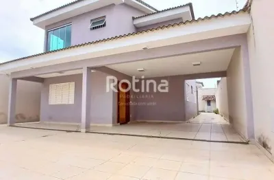Casa Residencial para Aluguel em Uberlândia - 5 Quartos, 4 Vagas, Ampla Área
