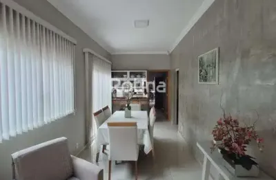 Casa para alugar, 3 quartos, laranjeiras - uberlândia/mg - rotina imobiliária