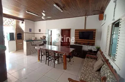 Casa para alugar, 3 quartos, cidade jardim - uberlândia/mg - rotina imobiliária