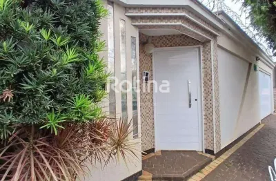 Casa com 3 quartos para alugar na Avenida Uirapuru, 1292, Cidade Jardim, Uberlândia