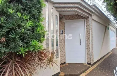 Casa com 3 quartos para alugar na Avenida Uirapuru, 1344, Cidade Jardim, Uberlândia