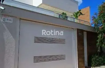 Casa para alugar, 3 quartos, alto umuarama - uberlândia/mg - rotina imobiliária