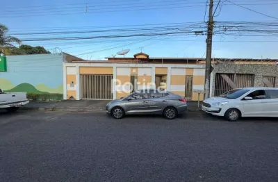 Casa para alugar, 3 quartos, Santa Mônica - Uberlândia/MG - Rotina Imobiliária