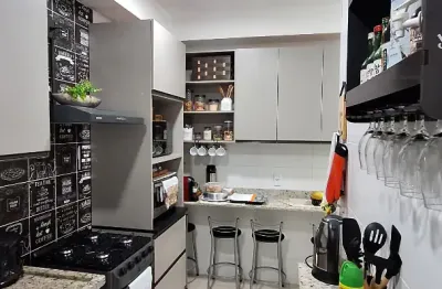 Apartamento com todas as características de uma casa terrea e está à venda!