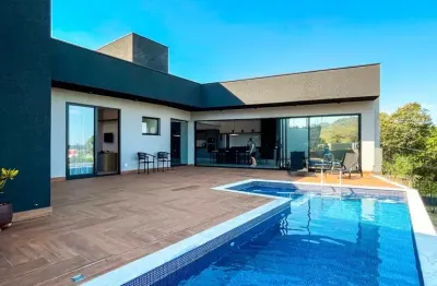 Casa térrea e mobiliada com 4 suítes e piscina aquecida no condomínio campos do conde!