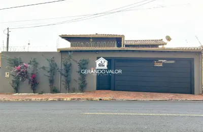 Área gourmet ampla - 3 quartos - garagem coberta p/ 2 carros