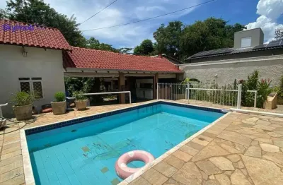 Casa em condomínio para locação , 5 dormitórios sendo 2 suítes ,com piscina e área gourmet